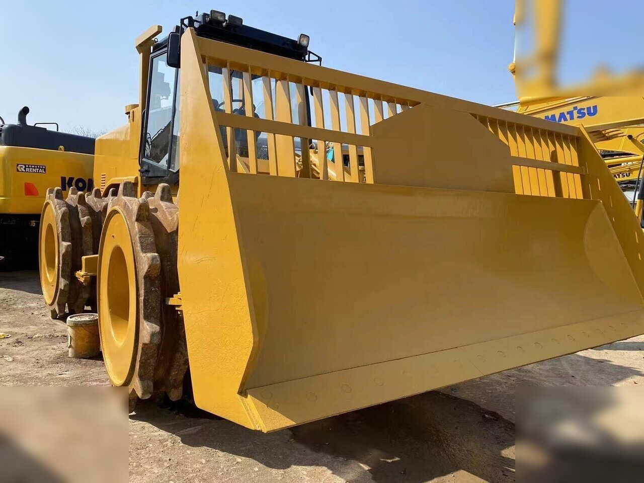 CATERPILLAR 826G - Compacteur à pieds de mouton/ Monocylindre: photos 1 CATERPILLAR 826G - Compacteur à pieds de mouton/ Monocylindre: photos 1