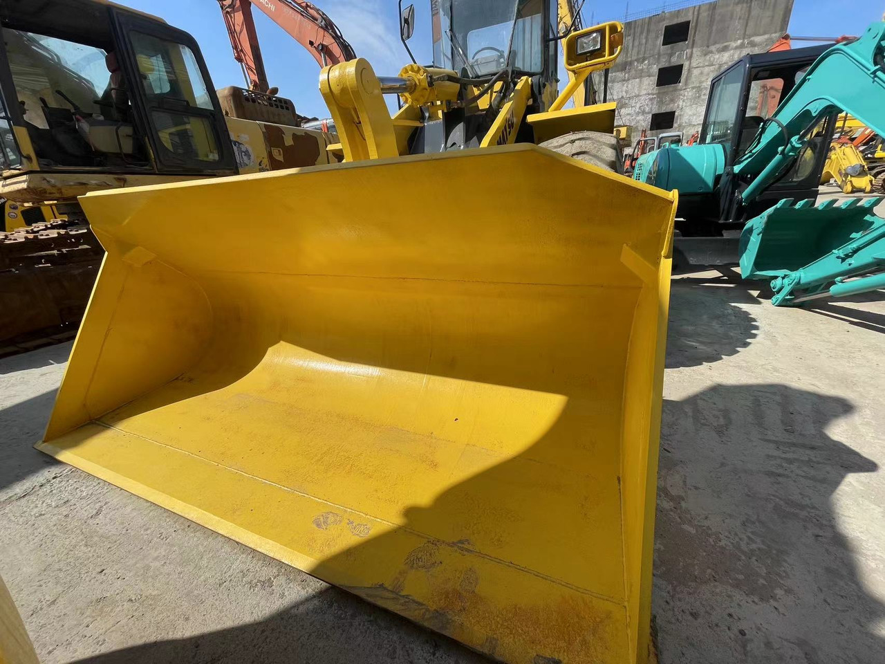 KOMATSU WA380-3 - Chargeuse sur pneus: photos 5 KOMATSU WA380-3 - Chargeuse sur pneus: photos 5