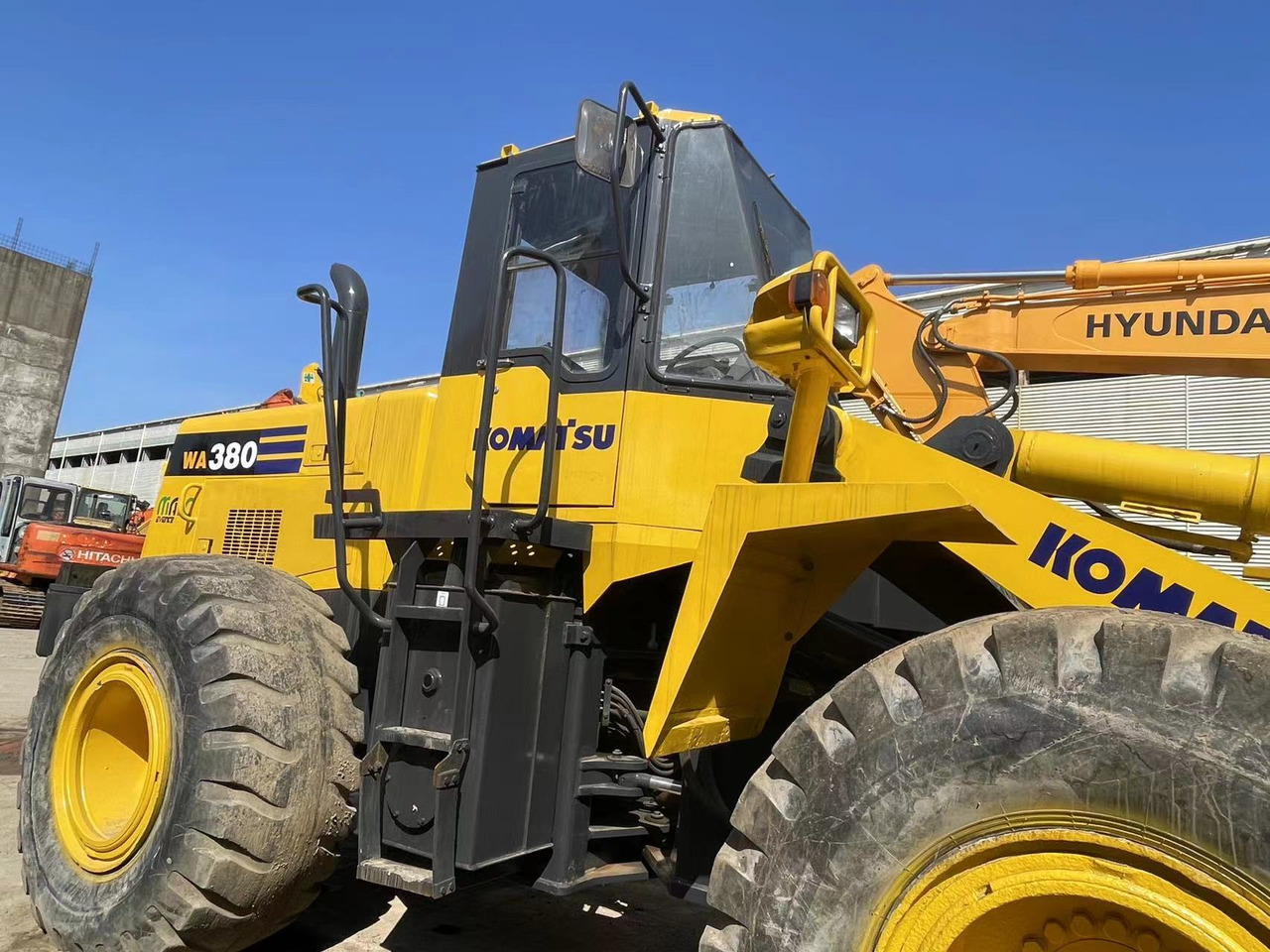 KOMATSU WA380-3 - Chargeuse sur pneus: photos 2 KOMATSU WA380-3 - Chargeuse sur pneus: photos 2