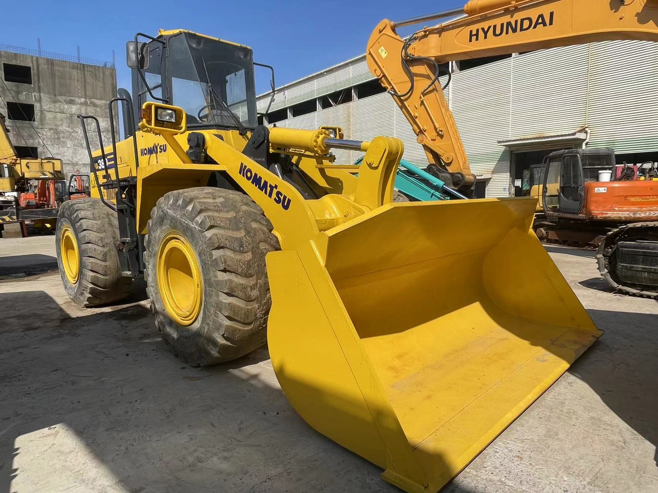 KOMATSU WA380-3 - Chargeuse sur pneus: photos 1 KOMATSU WA380-3 - Chargeuse sur pneus: photos 1