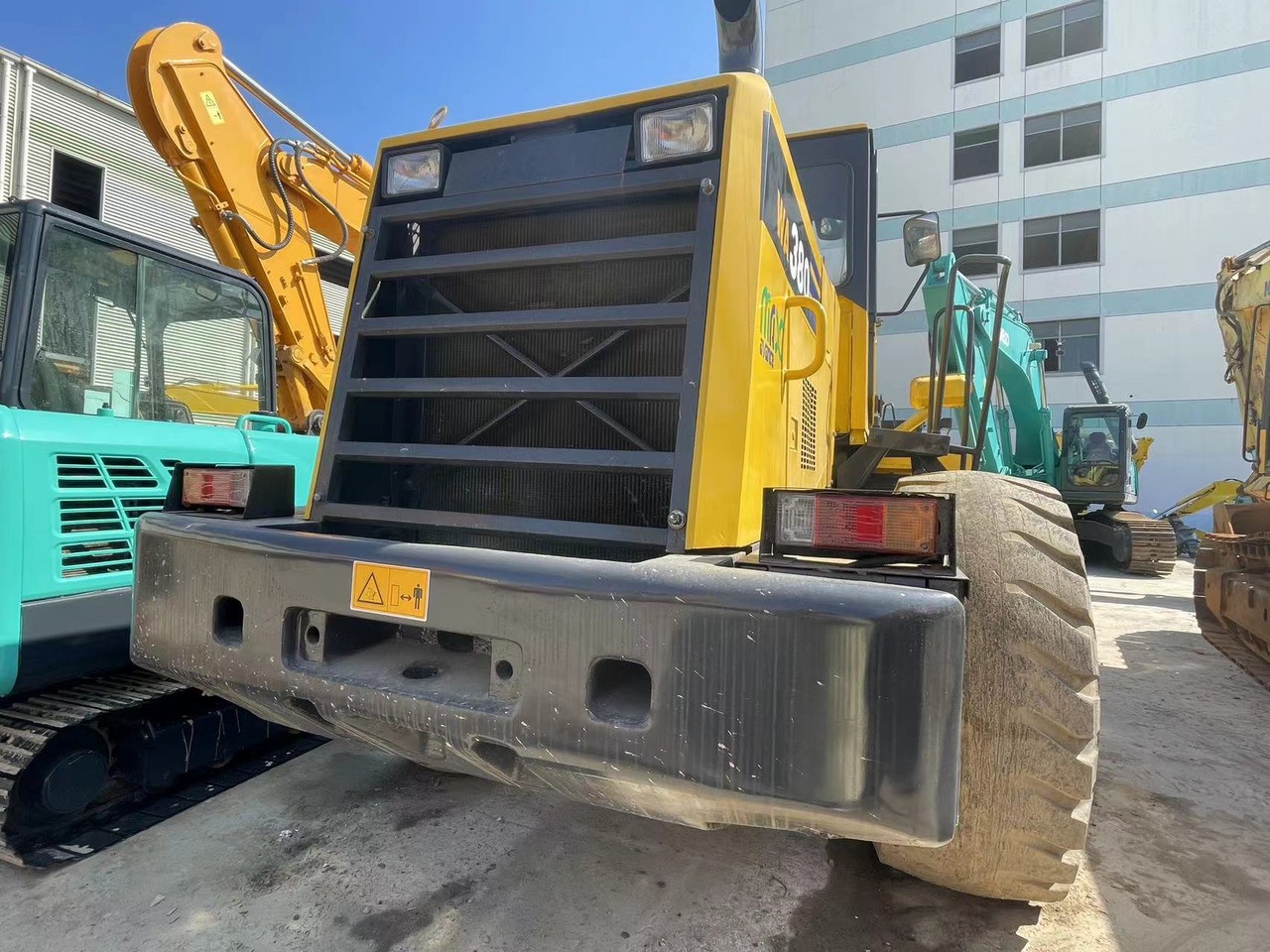 KOMATSU WA380-3 - Chargeuse sur pneus: photos 4 KOMATSU WA380-3 - Chargeuse sur pneus: photos 4