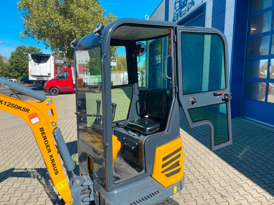 Minibagger BK1250KSR inkl. Schaufelpaket *INKL.19% MWST*KUBOTA*SCHWENKARM*VERSTELLFAHRW*SOFORT!* - Mini pelle: photos 5 Minibagger BK1250KSR inkl. Schaufelpaket *INKL.19% MWST*KUBOTA*SCHWENKARM*VERSTELLFAHRW*SOFORT!* - Mini pelle: photos 5