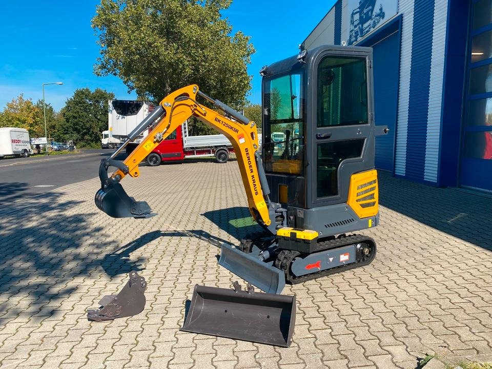 Minibagger BK1250KSR inkl. Schaufelpaket *INKL.19% MWST*KUBOTA*SCHWENKARM*VERSTELLFAHRW*SOFORT!* - Mini pelle: photos 2 Minibagger BK1250KSR inkl. Schaufelpaket *INKL.19% MWST*KUBOTA*SCHWENKARM*VERSTELLFAHRW*SOFORT!* - Mini pelle: photos 2