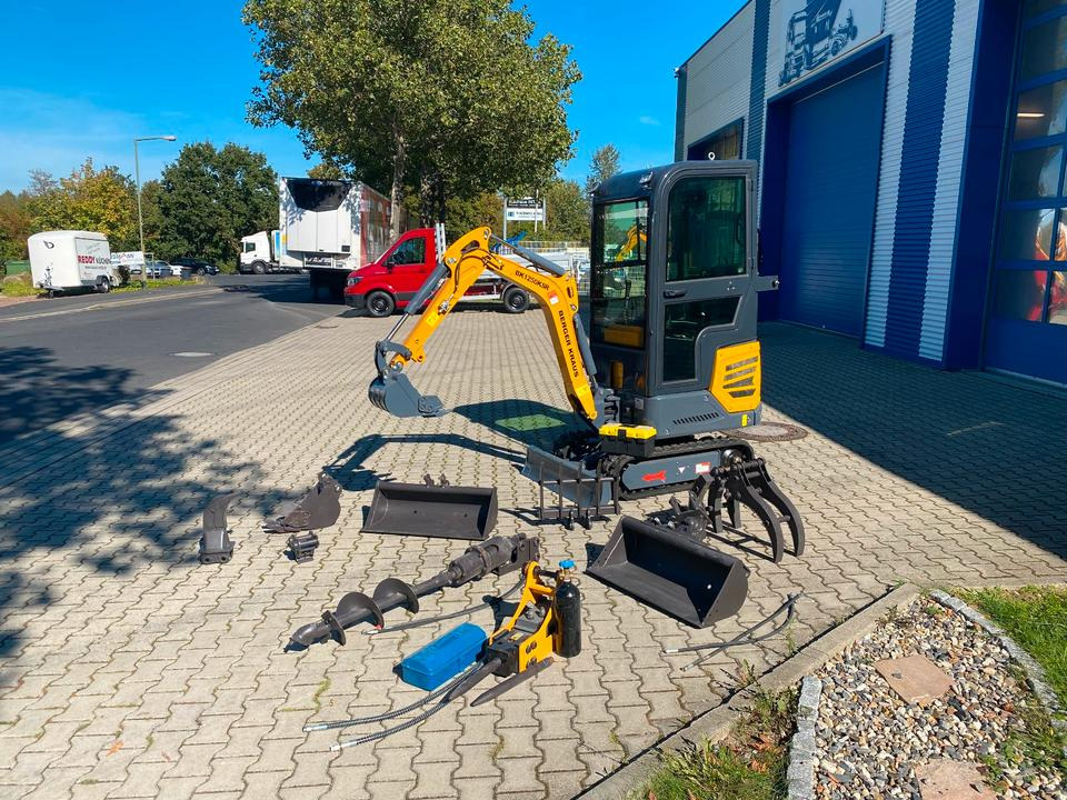 Minibagger BK1250KSR inkl. Zubehörpaket Groß *INKL.19% MWST*KUBOTA*SCHWENKARM*VERSTELLFAHRW*SOFORT!* - Mini pelle: photos 2 Minibagger BK1250KSR inkl. Zubehörpaket Groß *INKL.19% MWST*KUBOTA*SCHWENKARM*VERSTELLFAHRW*SOFORT!* - Mini pelle: photos 2