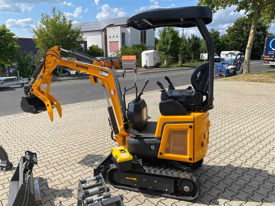 Minibagger BK1300JSR inkl. großem Zubehörpaket *INKL.19% MWST*BERGER KRAUS* VERSTELLFAHRWERK*KUBOTA*SOFORT!* - Mini pelle: photos 4 Minibagger BK1300JSR inkl. großem Zubehörpaket *INKL.19% MWST*BERGER KRAUS* VERSTELLFAHRWERK*KUBOTA*SOFORT!* - Mini pelle: photos 4