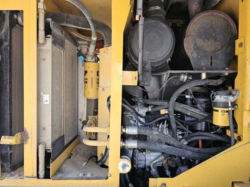 Chargeuse sur pneus CATERPILLAR 930G: photos 17