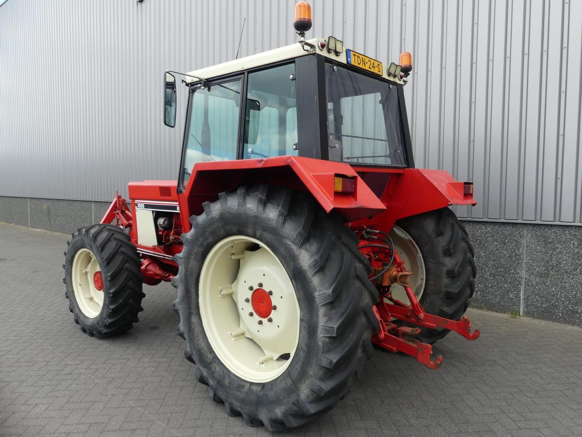 International 1055A - Tracteur agricole: photos 5 International 1055A - Tracteur agricole: photos 5