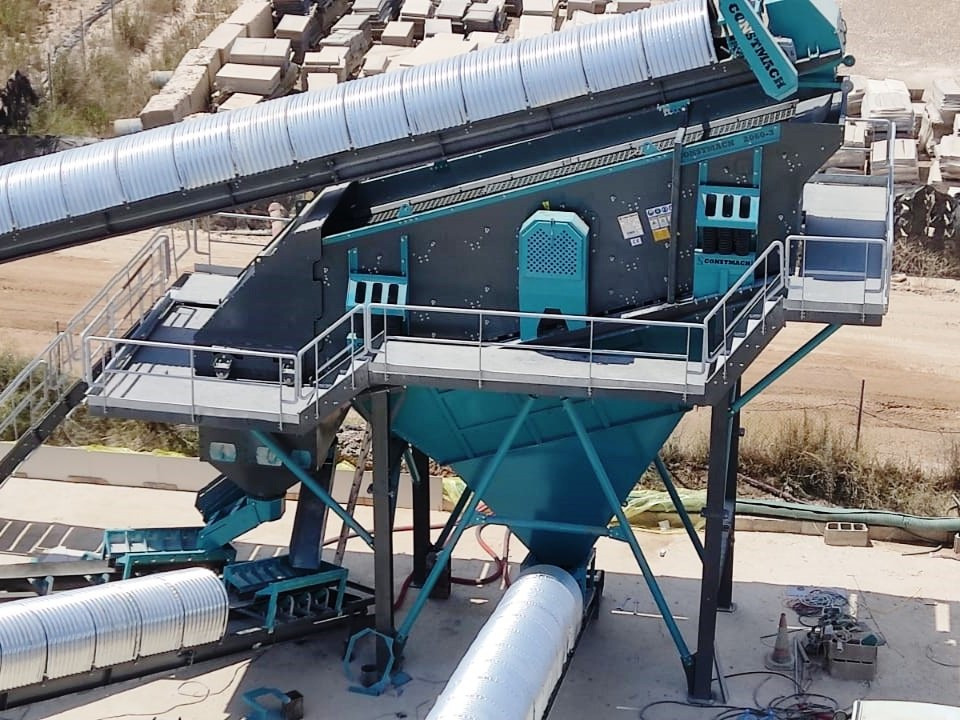 Constmach 140-180 Tph Vibrationssiebmaschine 2-3-4 Etappen 1800x5000 mm - Crible: photos 3 Constmach 140-180 Tph Vibrationssiebmaschine 2-3-4 Etappen 1800x5000 mm - Crible: photos 3