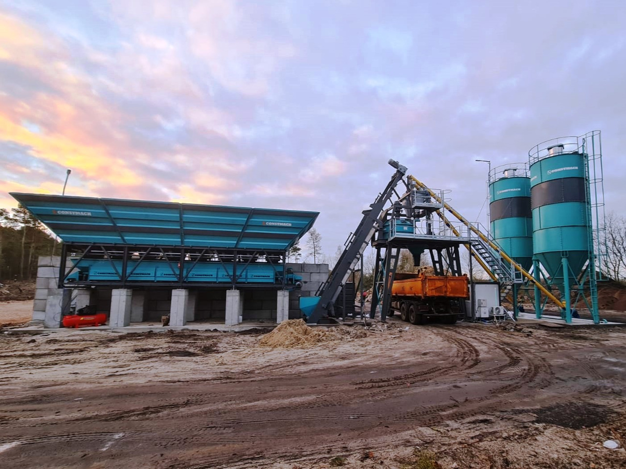 Constmach 60 m³/h Compact Concrete Batching Plant - Centrale à béton: photos 1 Constmach 60 m³/h Compact Concrete Batching Plant - Centrale à béton: photos 1
