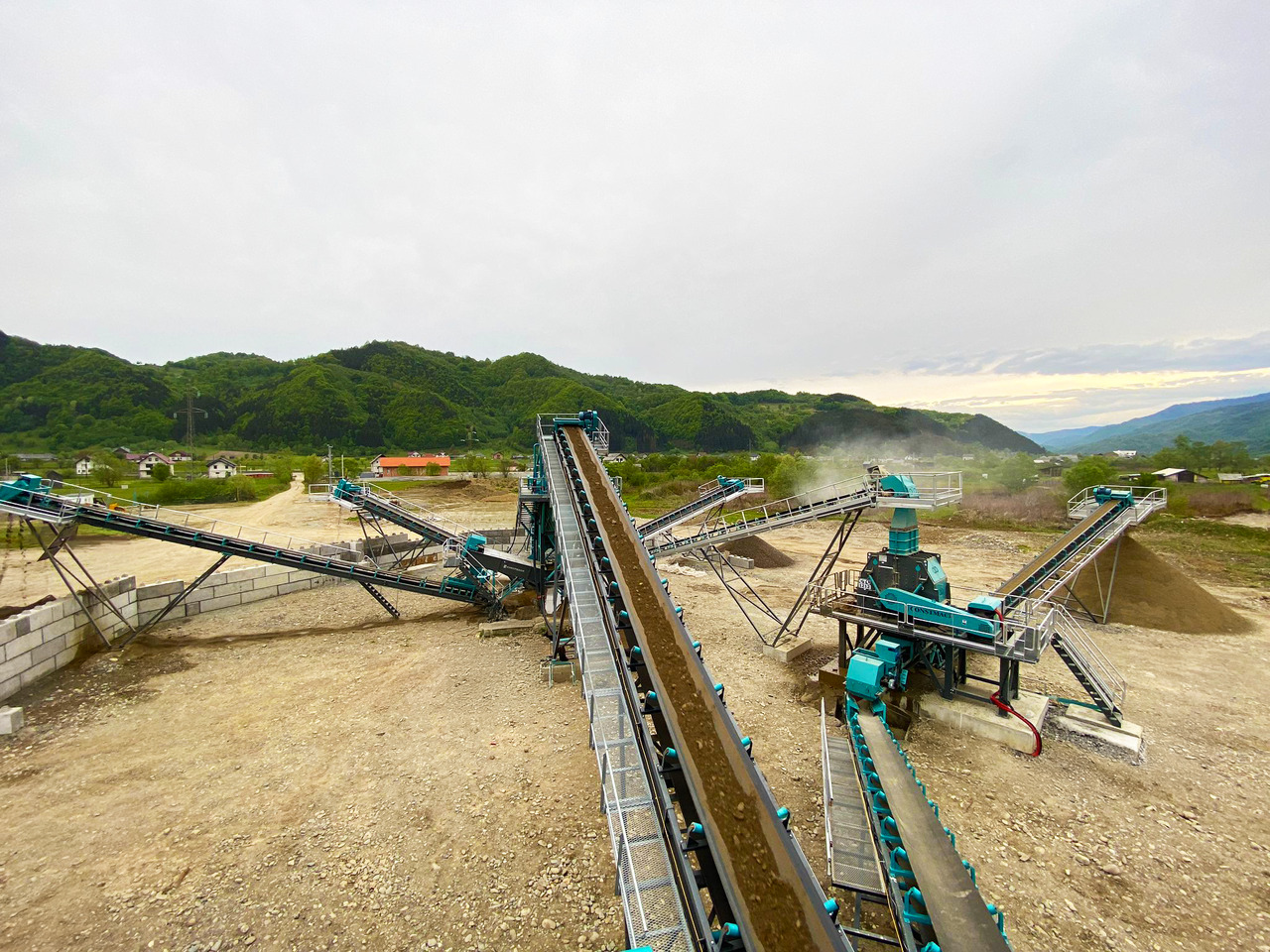 Constmach Stationary Sand And Gravel Washing And Screening Plant - Crible: photos 3 Constmach Stationary Sand And Gravel Washing And Screening Plant - Crible: photos 3