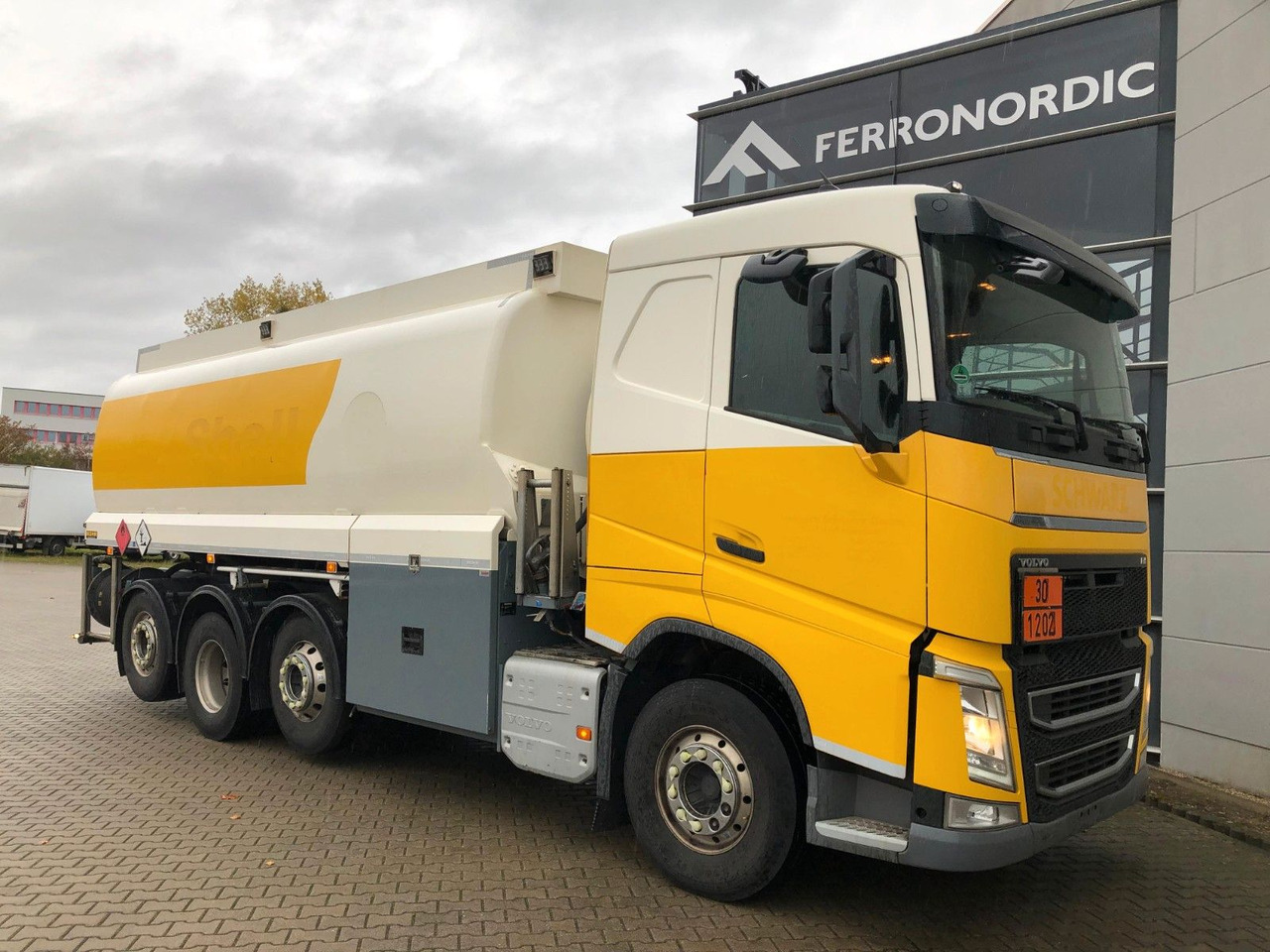 Volvo FH420 Tridem*ADR*3 Kammern 26700LT*ROHR*Sening - Camion citerne: photos 1 Volvo FH420 Tridem*ADR*3 Kammern 26700LT*ROHR*Sening - Camion citerne: photos 1