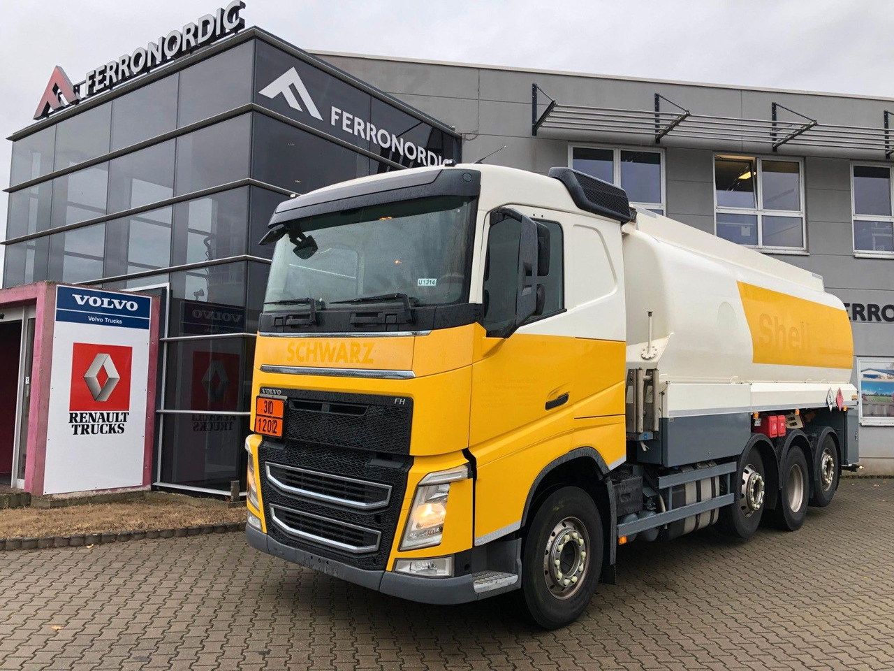 Volvo FH420 Tridem*ADR*3 Kammern 26700LT*ROHR*Sening - Camion citerne: photos 5 Volvo FH420 Tridem*ADR*3 Kammern 26700LT*ROHR*Sening - Camion citerne: photos 5