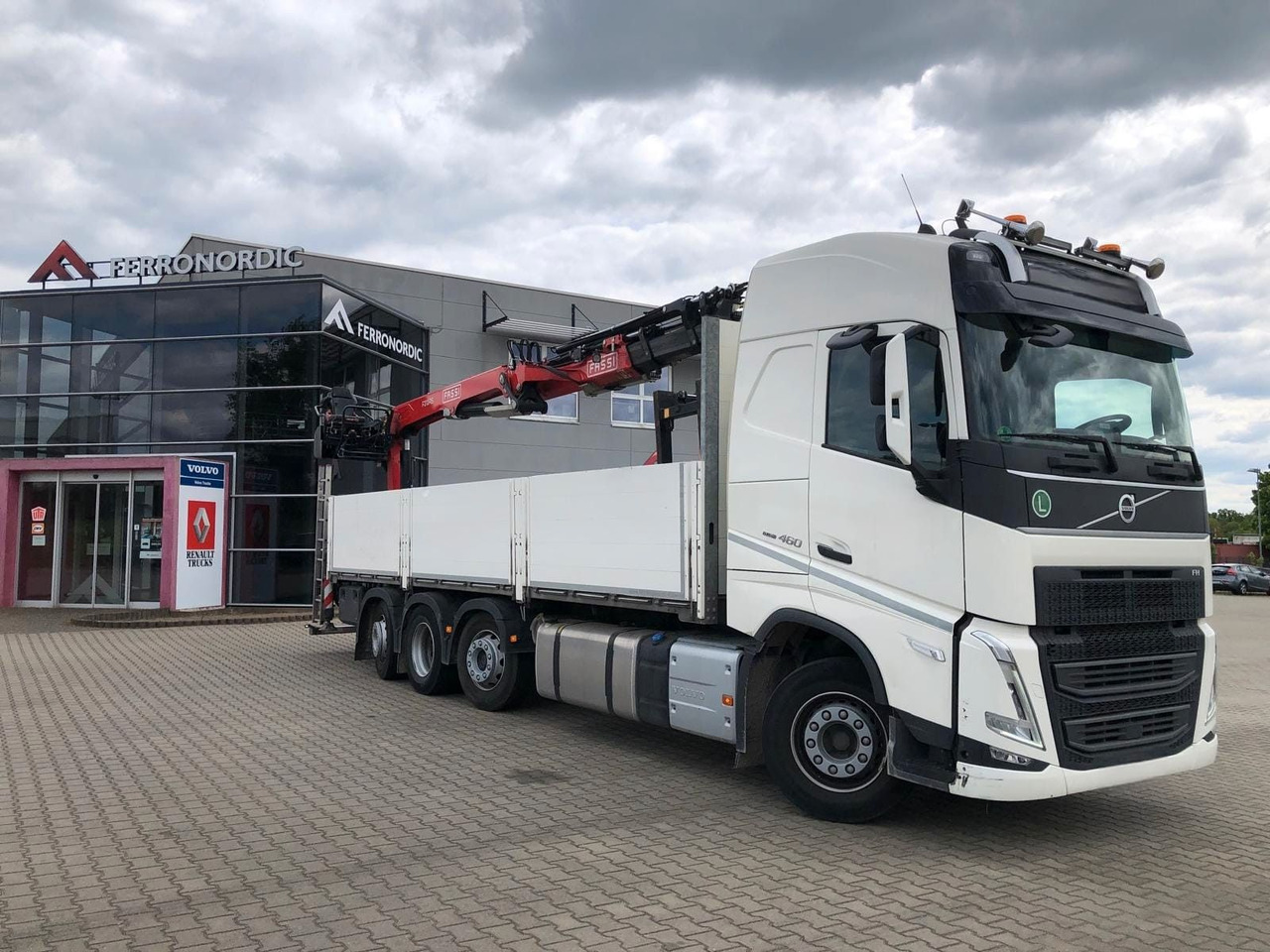 Volvo FH460 8x2 TRIDEM VLA&NLA gelenkt*FASSI F215AS.24 - Camion grue: photos 3 Volvo FH460 8x2 TRIDEM VLA&NLA gelenkt*FASSI F215AS.24 - Camion grue: photos 3