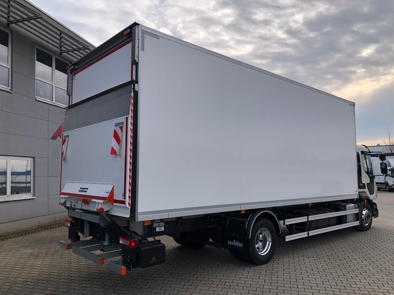 Volvo FL16.280  VollLuft*LBW *Carrier Supra850*a.Miete - Camion frigorifique: photos 4 Volvo FL16.280  VollLuft*LBW *Carrier Supra850*a.Miete - Camion frigorifique: photos 4