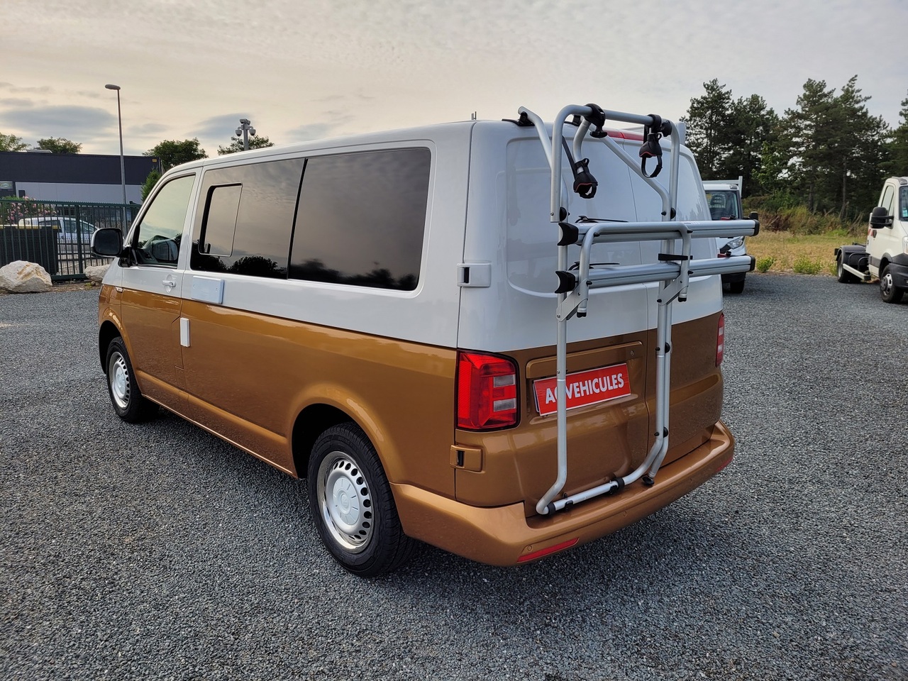 VOLKSWAGEN transporter van amenage avec amenagement entierement neuf - Fourgon aménagé: photos 4 VOLKSWAGEN transporter van amenage avec amenagement entierement neuf - Fourgon aménagé: photos 4