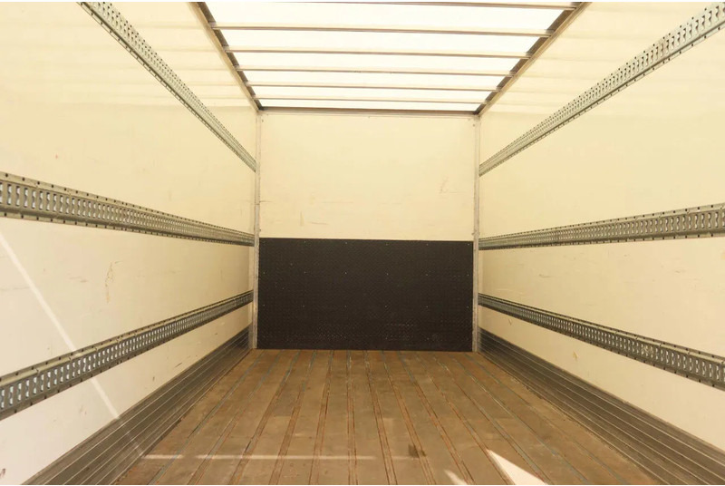 DAF LF 210 FA Bakwagen + Dhollandia 2000 kg klep extra accu set, 3x bindrail + stang. - Camion fourgon: photos 4 DAF LF 210 FA Bakwagen + Dhollandia 2000 kg klep extra accu set, 3x bindrail + stang. - Camion fourgon: photos 4