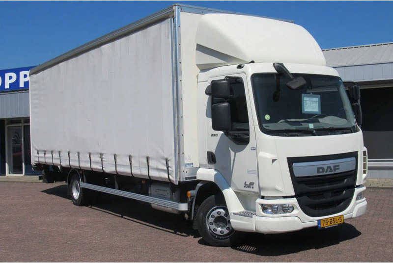 DAF LF 250 250 bak + klep + schuifzeil E6 - Camion à rideaux coulissants: photos 2 DAF LF 250 250 bak + klep + schuifzeil E6 - Camion à rideaux coulissants: photos 2