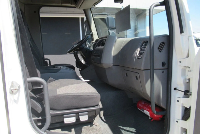 Camion à rideaux coulissants DAF LF 250 250 bak + klep + schuifzeil E6: photos 7 Camion à rideaux coulissants DAF LF 250 250 bak + klep + schuifzeil E6: photos 7