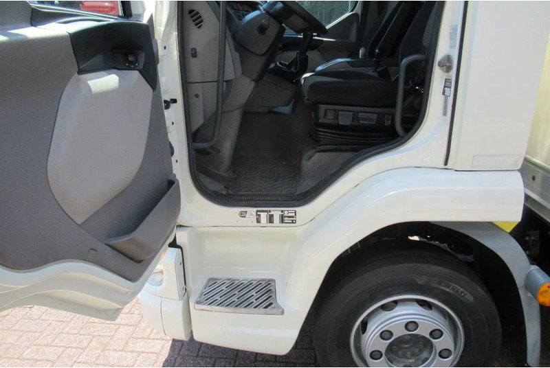 Camion à rideaux coulissants DAF LF 250 250 bak + klep + schuifzeil E6: photos 8 Camion à rideaux coulissants DAF LF 250 250 bak + klep + schuifzeil E6: photos 8