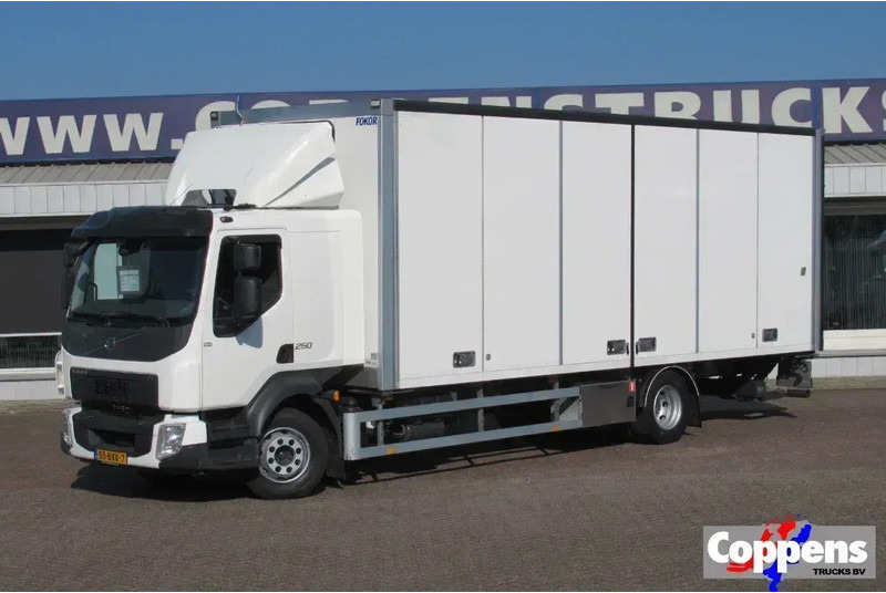 Volvo FL 250 Bakwagen + 6 deuren + Laadklep 2000 kg - Camion fourgon: photos 1 Volvo FL 250 Bakwagen + 6 deuren + Laadklep 2000 kg - Camion fourgon: photos 1
