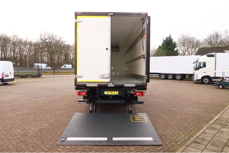 Volvo FM 330 4x2 Koel/Vries Carrier Supra 380 + Klep Dhollandia 2500 kg - Camion frigorifique: photos 3 Volvo FM 330 4x2 Koel/Vries Carrier Supra 380 + Klep Dhollandia 2500 kg - Camion frigorifique: photos 3