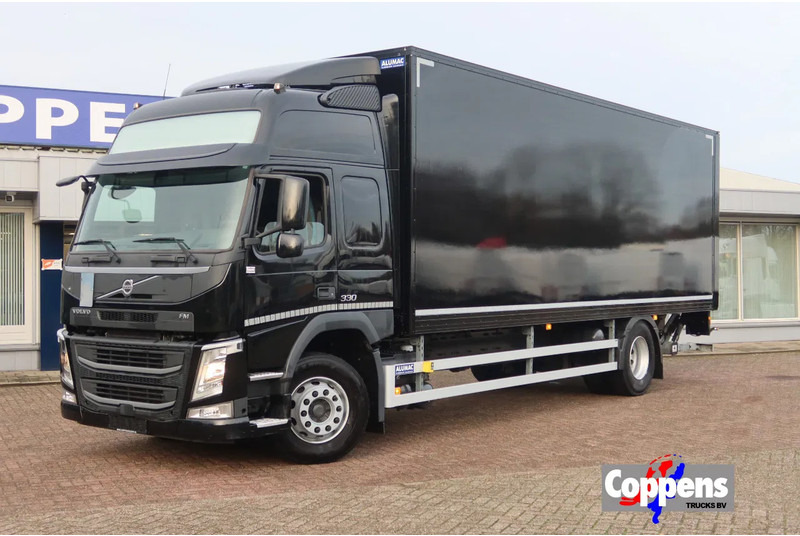 Volvo FM 330 Bakwagen + Laadklep DHollandia 2000 kg - Camion fourgon: photos 1 Volvo FM 330 Bakwagen + Laadklep DHollandia 2000 kg - Camion fourgon: photos 1