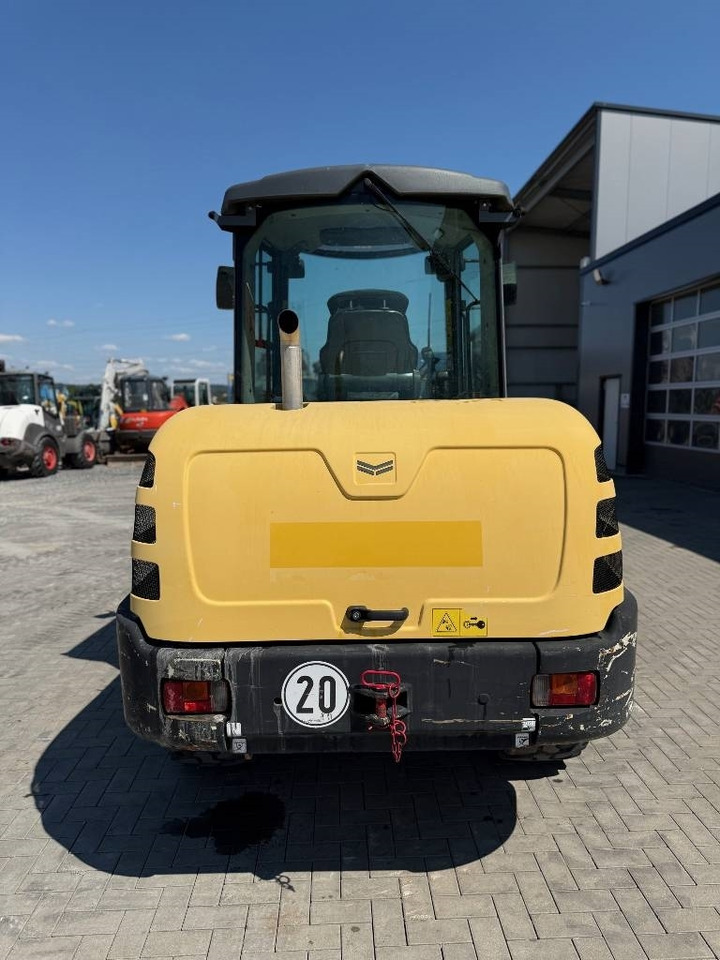 Yanmar V 80 - Chargeuse sur pneus: photos 4 Yanmar V 80 - Chargeuse sur pneus: photos 4