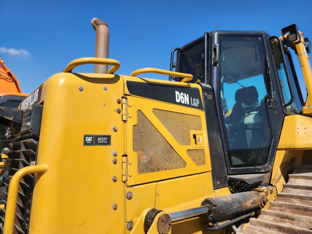 CAT D6N LGP - Bulldozer: photos 3 CAT D6N LGP - Bulldozer: photos 3