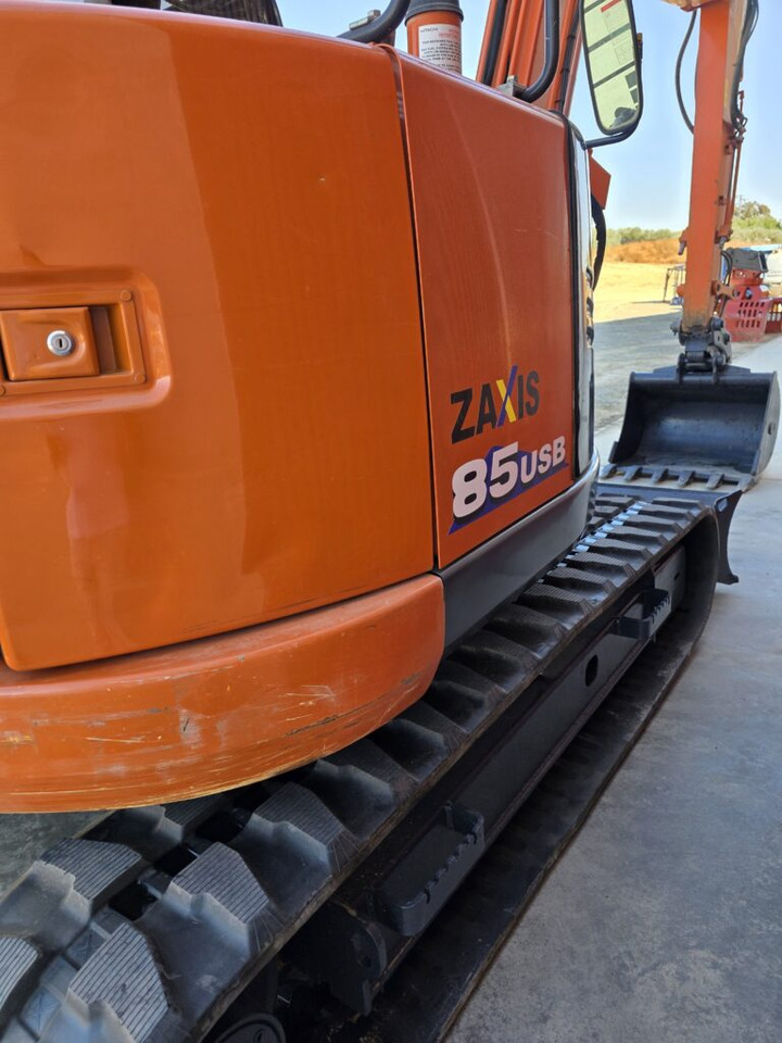 HITACHI ZX85USB-6 - Mini pelle: photos 5 HITACHI ZX85USB-6 - Mini pelle: photos 5