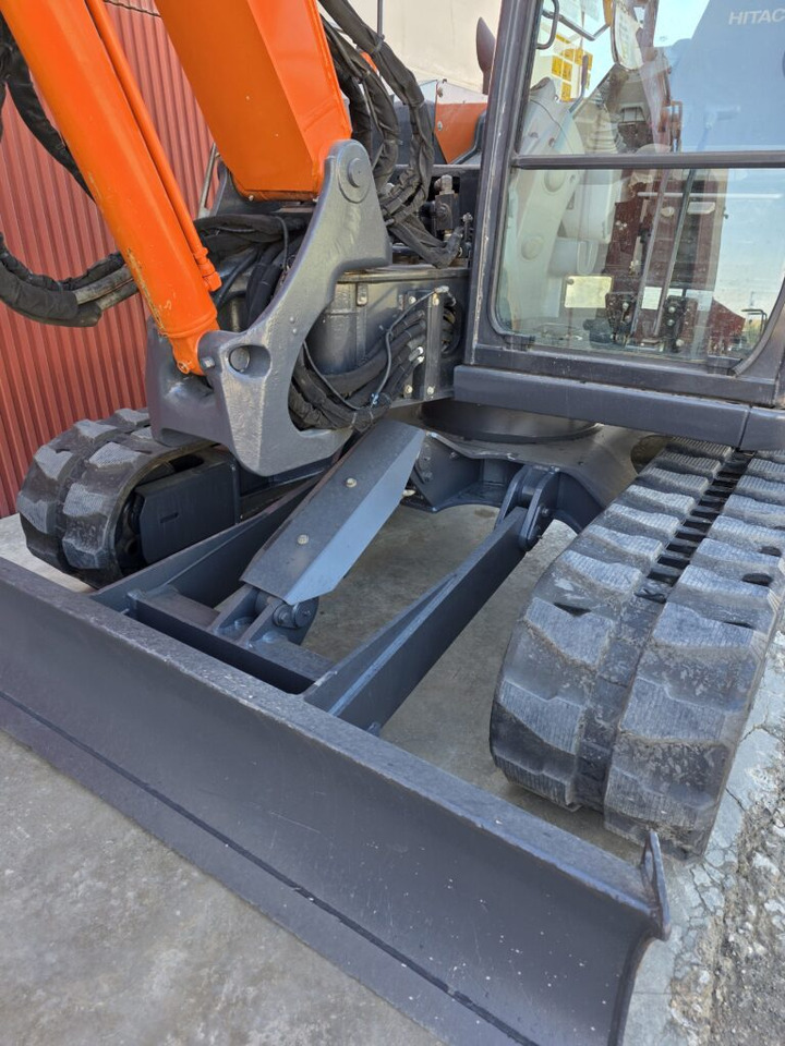 HITACHI ZX85USB-6 - Mini pelle: photos 4 HITACHI ZX85USB-6 - Mini pelle: photos 4