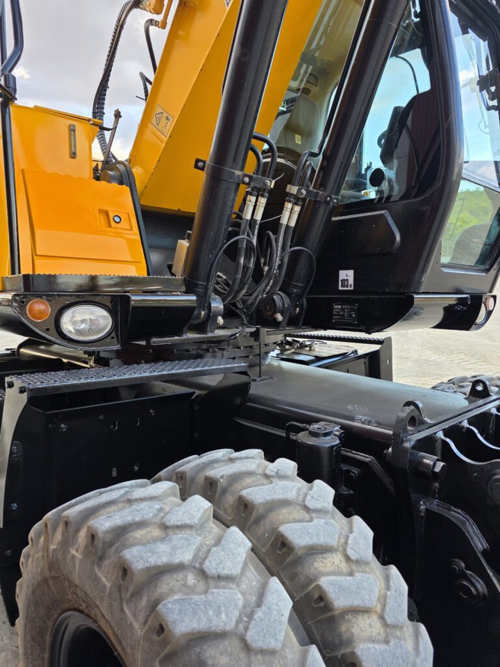 JCB JS200WT4 - Pelle sur pneus: photos 5 JCB JS200WT4 - Pelle sur pneus: photos 5