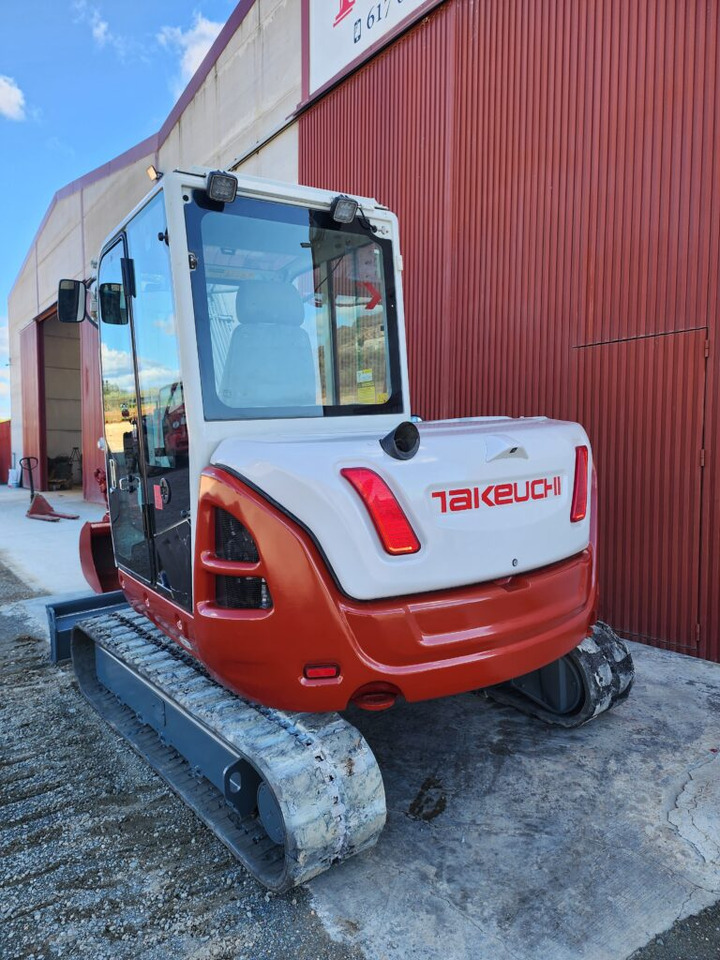 TAKEUCHI TB370 - Mini pelle: photos 2 TAKEUCHI TB370 - Mini pelle: photos 2