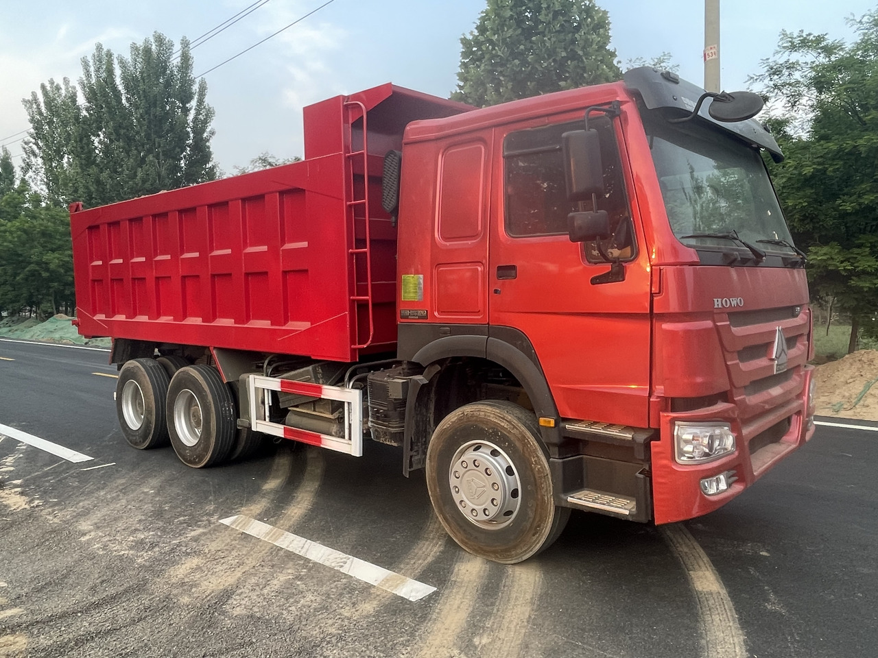 6X4 SINOTRUK HOWO DUMP TRUCK TIPPER 2020 - Camion benne: photos 1 6X4 SINOTRUK HOWO DUMP TRUCK TIPPER 2020 - Camion benne: photos 1
