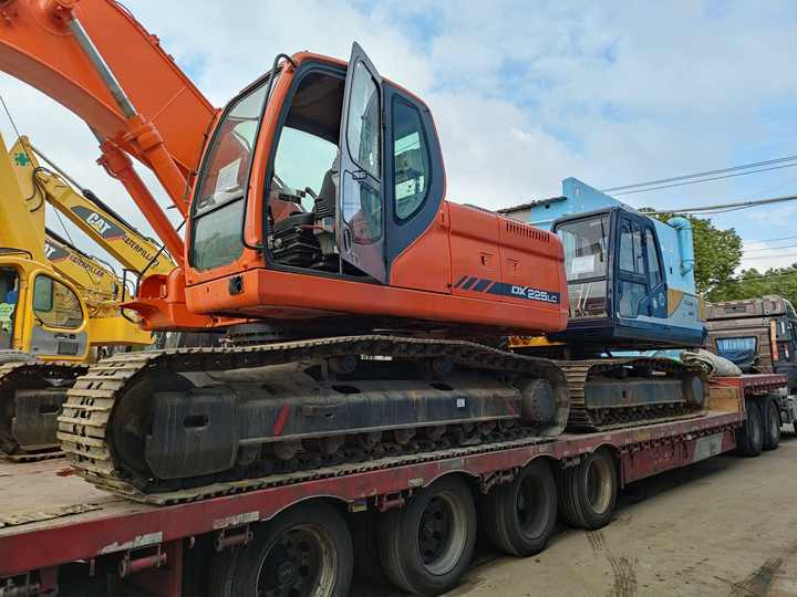Awesome Performance Korea Imported Small Scale Used Doosan Dh60 Excavator in Shanghai - Pelle sur chenille: photos 2 Awesome Performance Korea Imported Small Scale Used Doosan Dh60 Excavator in Shanghai - Pelle sur chenille: photos 2