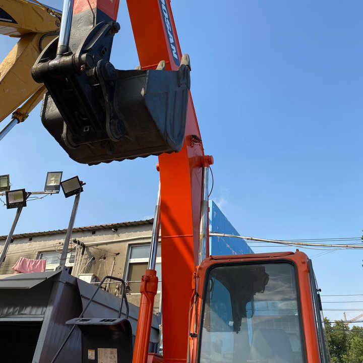 Awesome Performance Korea Imported Small Scale Used Doosan Dh60 Excavator in Shanghai - Pelle sur chenille: photos 1 Awesome Performance Korea Imported Small Scale Used Doosan Dh60 Excavator in Shanghai - Pelle sur chenille: photos 1