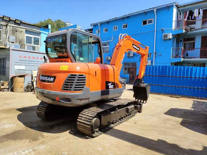 Awesome Performance Korea Imported Small Scale Used Doosan Dh60 Excavator in Shanghai - Pelle sur chenille: photos 3 Awesome Performance Korea Imported Small Scale Used Doosan Dh60 Excavator in Shanghai - Pelle sur chenille: photos 3