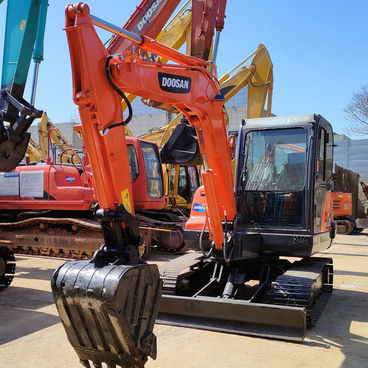 Awesome Performance Korea Imported Small Scale Used Doosan Dh60 Excavator in Shanghai - Pelle sur chenille: photos 1 Awesome Performance Korea Imported Small Scale Used Doosan Dh60 Excavator in Shanghai - Pelle sur chenille: photos 1