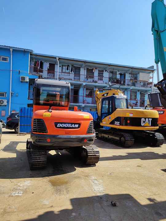 Awesome Performance Korea Imported Small Scale Used Doosan Dh60 Excavator in Shanghai - Pelle sur chenille: photos 2 Awesome Performance Korea Imported Small Scale Used Doosan Dh60 Excavator in Shanghai - Pelle sur chenille: photos 2