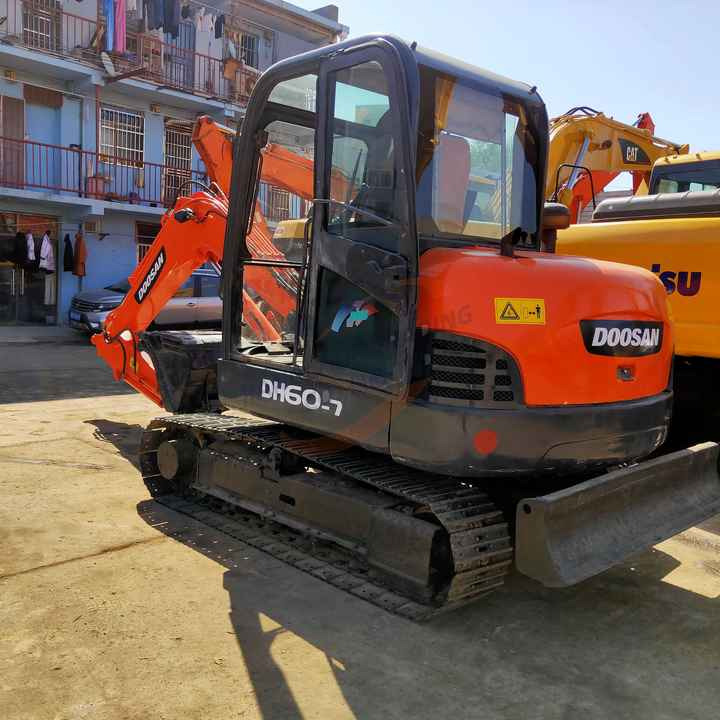 Awesome Performance Korea Imported Small Scale Used Doosan Dh60 Excavator in Shanghai - Pelle sur chenille: photos 2 Awesome Performance Korea Imported Small Scale Used Doosan Dh60 Excavator in Shanghai - Pelle sur chenille: photos 2