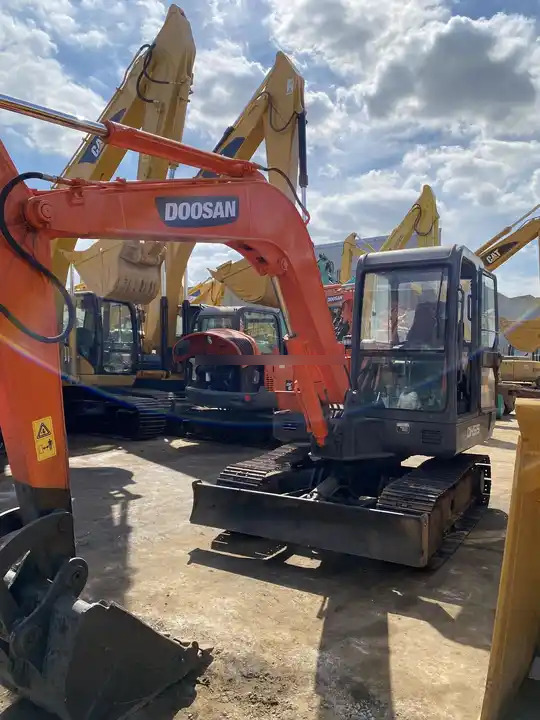 Doosan DH55-V Used Excavator Crawler Excavator Second Hand Japan Engine DH55-V Doosan Excavator in stock for sale - Mini pelle: photos 4 Doosan DH55-V Used Excavator Crawler Excavator Second Hand Japan Engine DH55-V Doosan Excavator in stock for sale - Mini pelle: photos 4