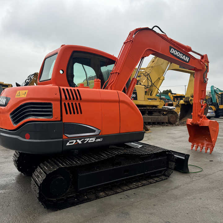 Doosan DX75-9C Used Excavator Crawler Second Hand Korean Engine DX75-9C Small Digger for Home or Farm - Pelle sur chenille: photos 1 Doosan DX75-9C Used Excavator Crawler Second Hand Korean Engine DX75-9C Small Digger for Home or Farm - Pelle sur chenille: photos 1