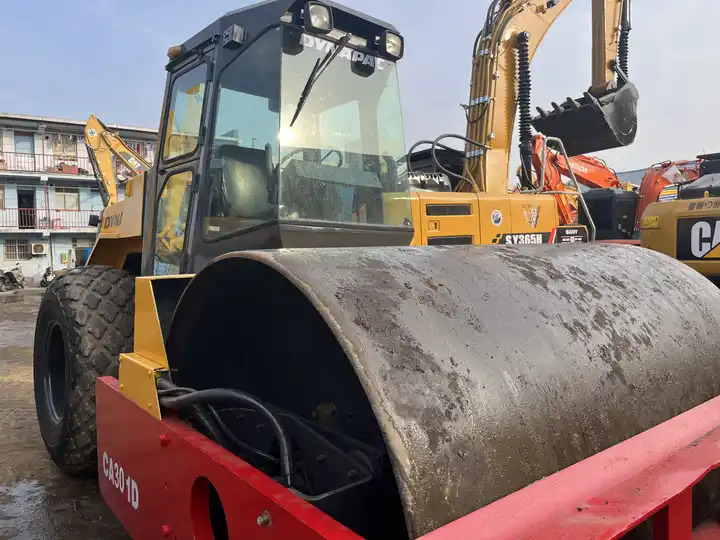 Hot-Selling Used Dynapac Ca30d Road Roller In Stock Good Condition And Quality Assurance Low Price And Low Working Hours On Sale - Rouleau compresseur: photos 2 Hot-Selling Used Dynapac Ca30d Road Roller In Stock Good Condition And Quality Assurance Low Price And Low Working Hours On Sale - Rouleau compresseur: photos 2
