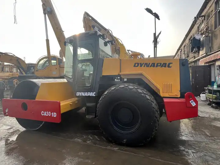 Hot-Selling Used Dynapac Ca30d Road Roller In Stock Good Condition And Quality Assurance Low Price And Low Working Hours On Sale - Rouleau compresseur: photos 4 Hot-Selling Used Dynapac Ca30d Road Roller In Stock Good Condition And Quality Assurance Low Price And Low Working Hours On Sale - Rouleau compresseur: photos 4