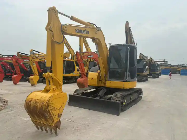 Japan Surplus Backhoe Excavator Komatsu Pc78us Pc60 Tracked Excavator With Blade Dozer For The Philippines In Shanghai - Pelle sur chenille: photos 3 Japan Surplus Backhoe Excavator Komatsu Pc78us Pc60 Tracked Excavator With Blade Dozer For The Philippines In Shanghai - Pelle sur chenille: photos 3