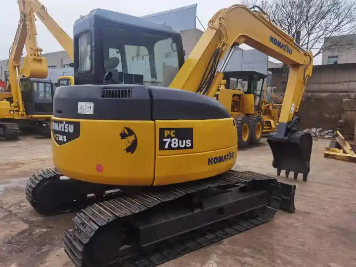 Japan Surplus Backhoe Excavator Komatsu Pc78us Pc60 Tracked Excavator With Blade Dozer For The Philippines in Shanghai - Pelle sur chenille: photos 2 Japan Surplus Backhoe Excavator Komatsu Pc78us Pc60 Tracked Excavator With Blade Dozer For The Philippines in Shanghai - Pelle sur chenille: photos 2