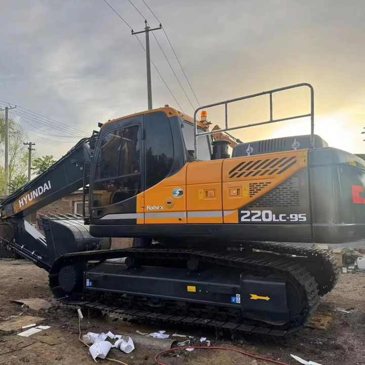 Korea Original Used Hyundai 220LC-9S Excavator Used Robex Hyundai 220 Excavator 220LC-9S Used Excavators for Sale - Pelle: photos 2 Korea Original Used Hyundai 220LC-9S Excavator Used Robex Hyundai 220 Excavator 220LC-9S Used Excavators for Sale - Pelle: photos 2