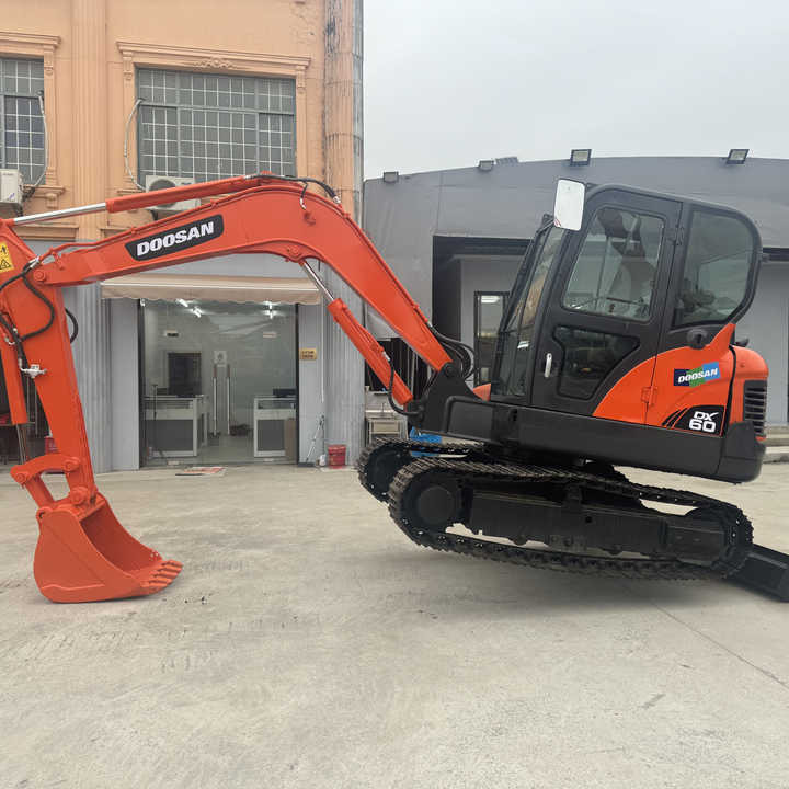 Nice Performance 6t Small Used Excavator,Original Korea Doosan Used Excavators Doosan Dx60 for Sale - Pelle sur chenille: photos 1 Nice Performance 6t Small Used Excavator,Original Korea Doosan Used Excavators Doosan Dx60 for Sale - Pelle sur chenille: photos 1