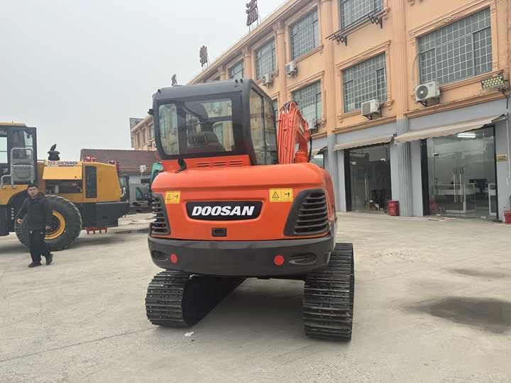 Original Top Sale High Performance Slightly Used Doosan Dx60 Dx75 Dx80 Tracked Excavator for Landscaping in Shanghai - Pelle sur chenille: photos 2 Original Top Sale High Performance Slightly Used Doosan Dx60 Dx75 Dx80 Tracked Excavator for Landscaping in Shanghai - Pelle sur chenille: photos 2