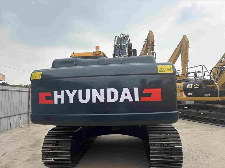 Original Used Korea 22ton Hyundai 220lc-9s 225lc-9t Excavator for Sale in Good Condition and Low Working Time - Pelle: photos 3 Original Used Korea 22ton Hyundai 220lc-9s 225lc-9t Excavator for Sale in Good Condition and Low Working Time - Pelle: photos 3