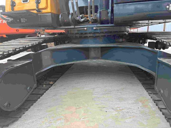 Original Used Korea 22ton Hyundai 220lc-9s 225lc-9t Excavator for Sale in Good Condition and Low Working Time - Pelle: photos 4 Original Used Korea 22ton Hyundai 220lc-9s 225lc-9t Excavator for Sale in Good Condition and Low Working Time - Pelle: photos 4